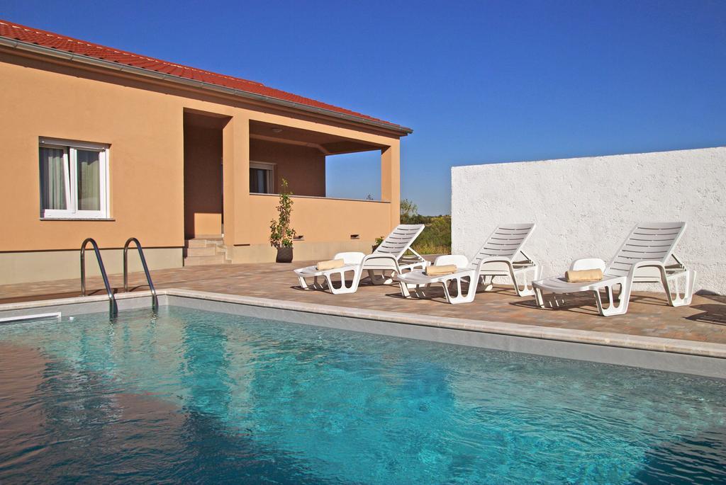 זאדאר Holiday Home Luka מראה חיצוני תמונה
