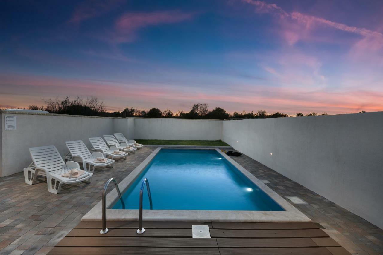 זאדאר Holiday Home Luka מראה חיצוני תמונה