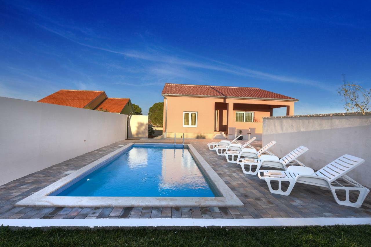 זאדאר Holiday Home Luka מראה חיצוני תמונה