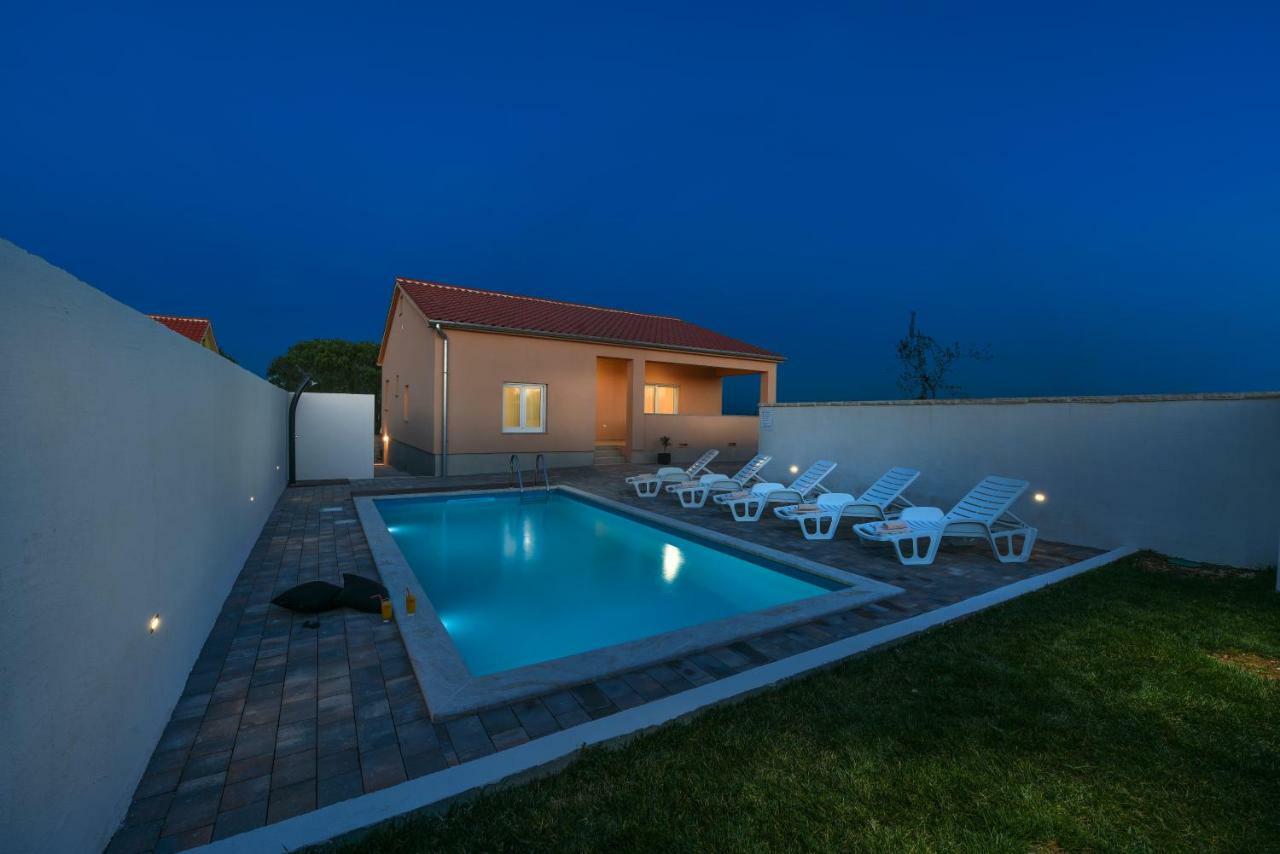 זאדאר Holiday Home Luka מראה חיצוני תמונה