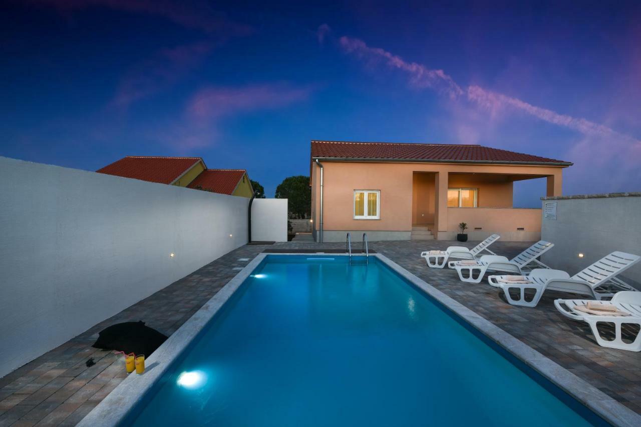 זאדאר Holiday Home Luka מראה חיצוני תמונה