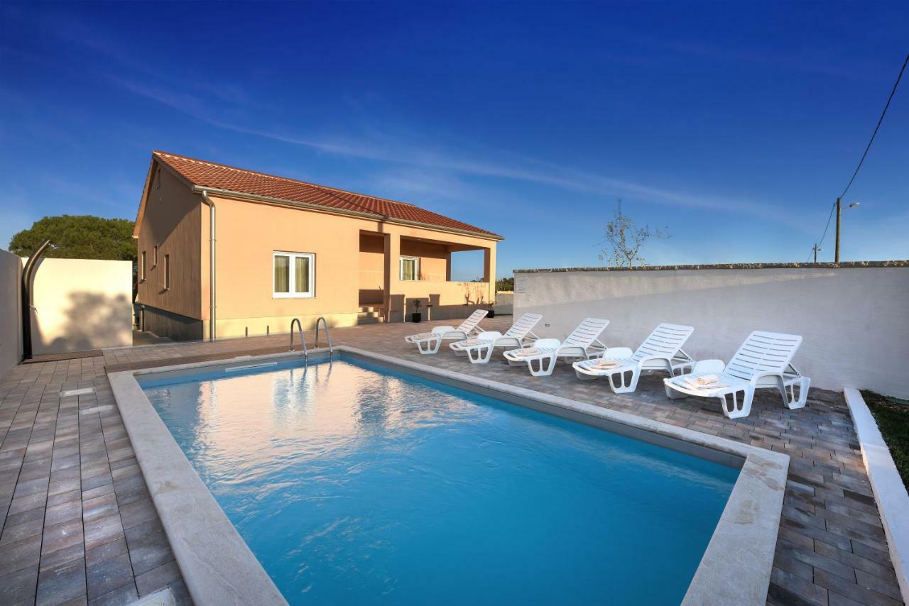 זאדאר Holiday Home Luka מראה חיצוני תמונה