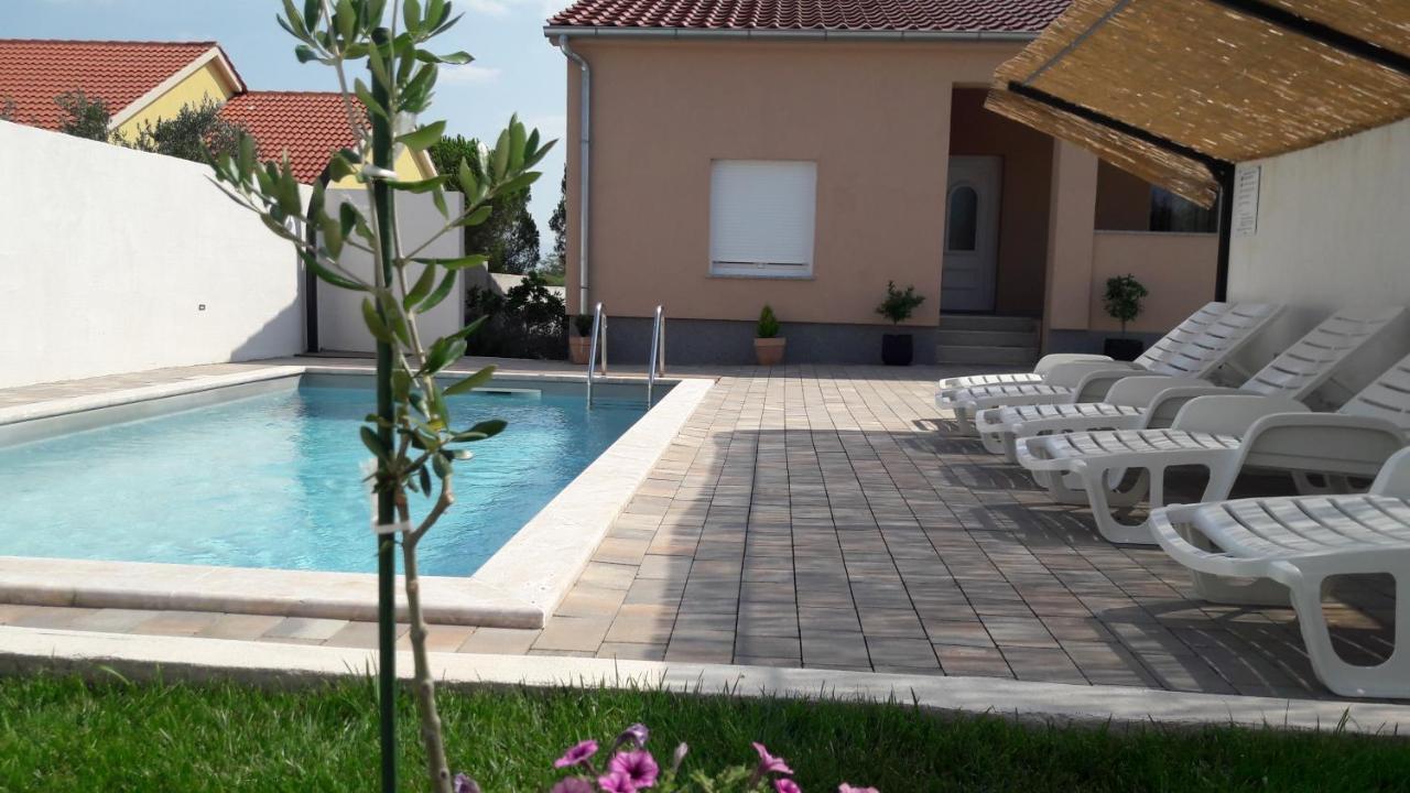 זאדאר Holiday Home Luka מראה חיצוני תמונה
