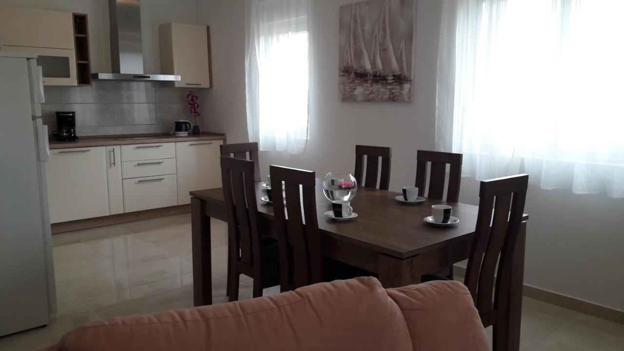 זאדאר Holiday Home Luka מראה חיצוני תמונה