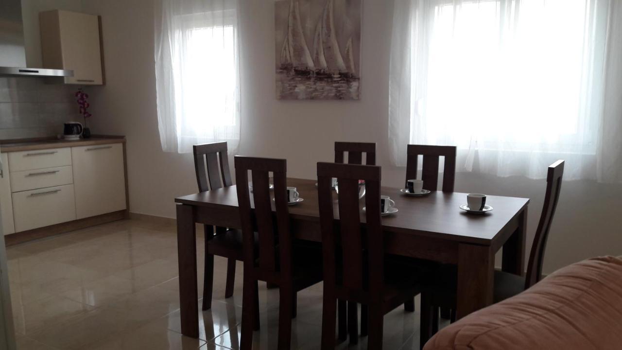 זאדאר Holiday Home Luka מראה חיצוני תמונה